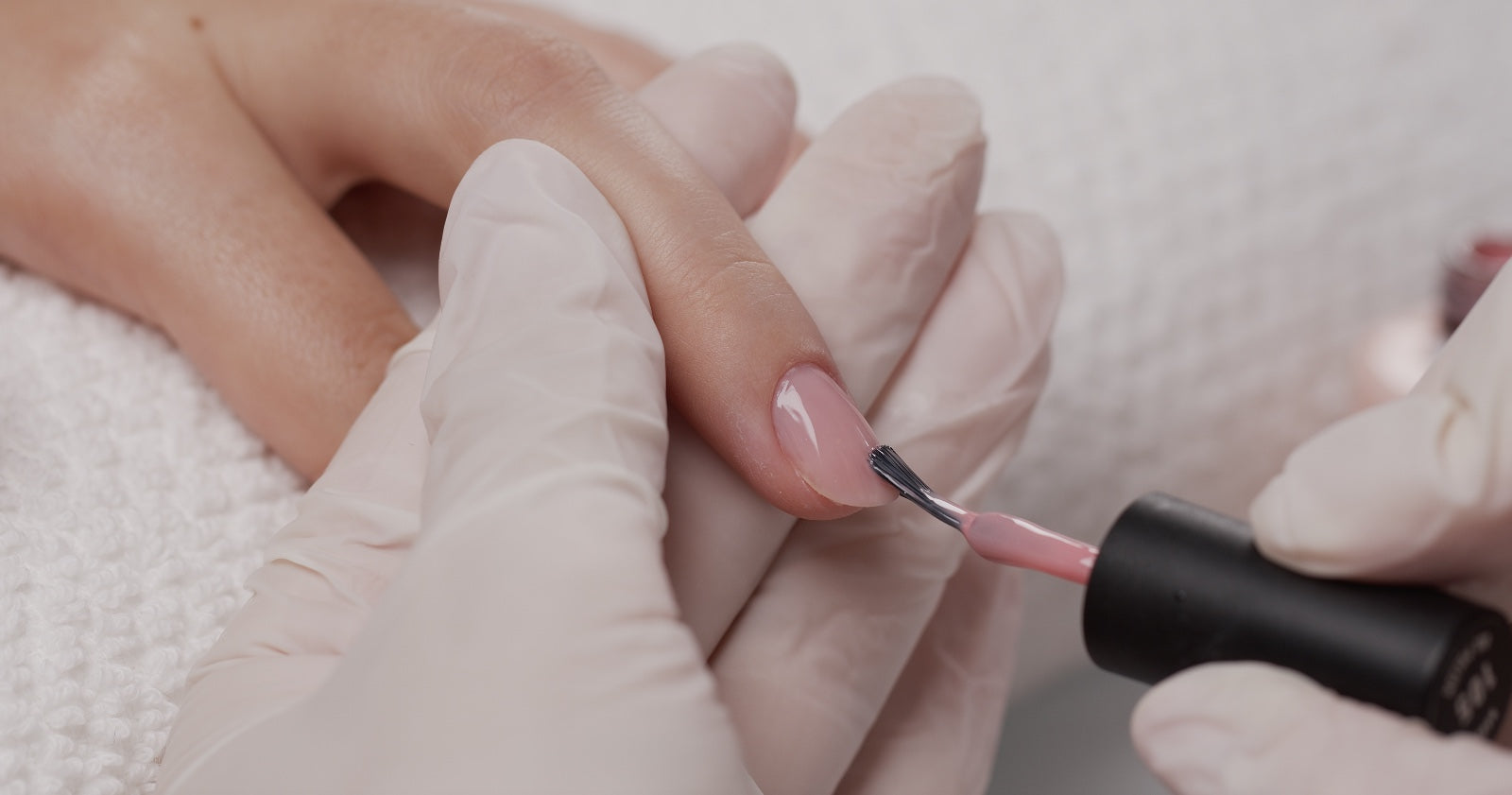 Guida alla Manicure Semipermanente Perfetta: Passo dopo passo